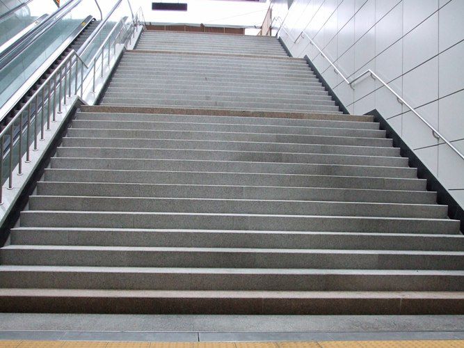 서울매트로9호선 계단시공