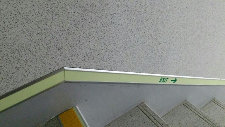 비상계단 유도표지